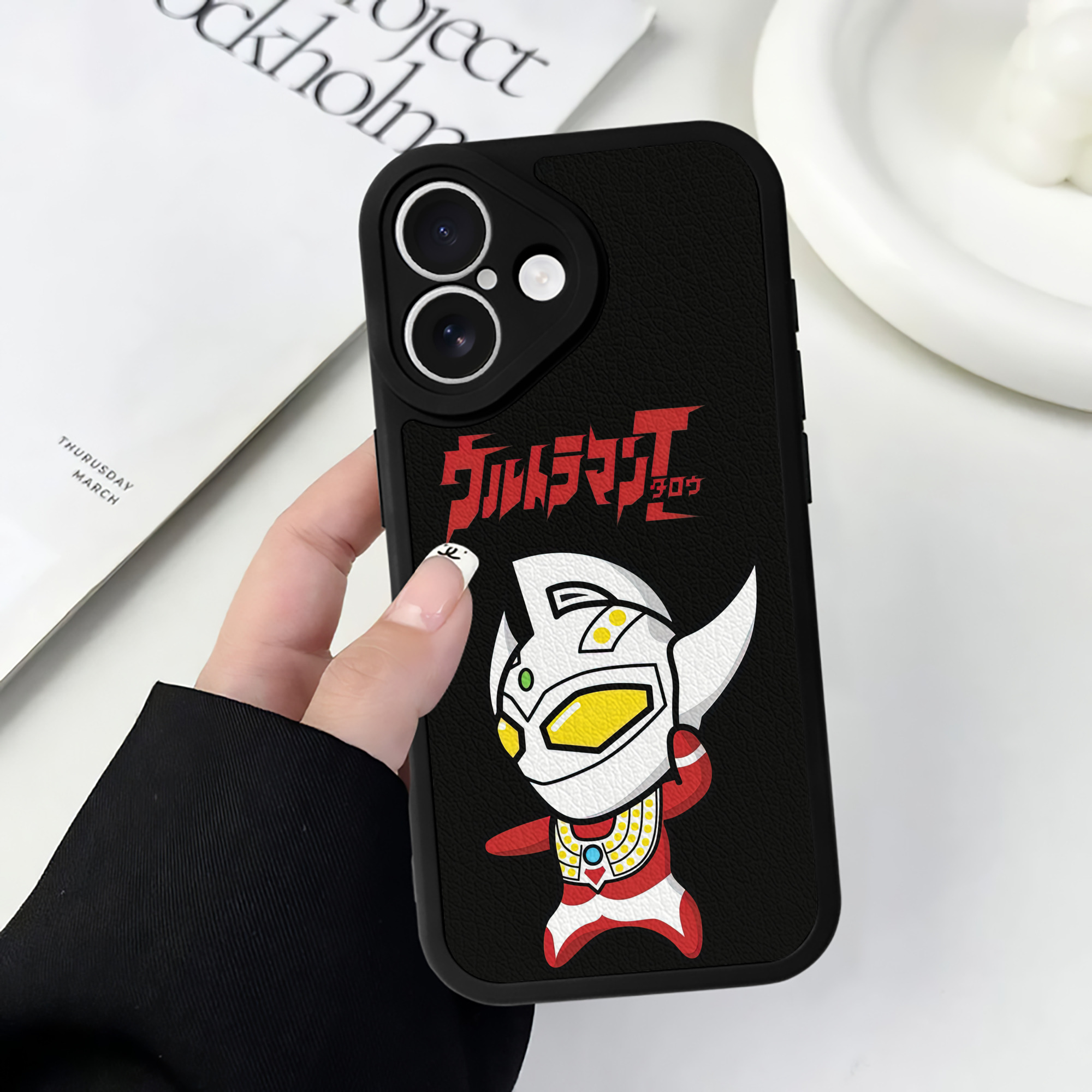 （画像用） ウルトラマン Ultraman 【iPhone 16シリーズ対応】シリコンスマホケース（レザー調） 材質：シリコン